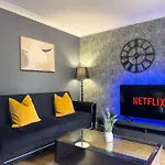 Last-Minute Escape L Modern 2 Double Bed Apartment For 5 Guests L Hofin Stays Short Lets & Serviced Accommodation