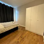 Double Bedroom In Private Home- Canning Town By London Excel