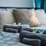 London Large Balcony Room