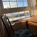 Charming And Cosy Canary Wharf Room With Stunning Views
