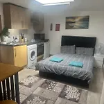 Leyton Orient Stduio Flat