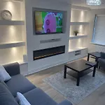 Cozy London House With 3 Bedrooms