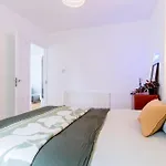3-Bed House - Next To Olympic Park & Westfield