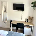 Cosy En-Suite Room In Stratford