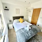 Cosy En-Suite Room In Stratford