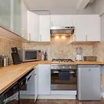 Bright, Modernised Apartment Close To Borough Market