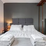 Bright, Modernised Apartment Close To Borough Market