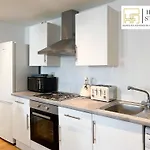 Last-Minute Reserve L Premium Deal On 2 Double Bed Apartment For 6 Guests L Best Deals L Hofin Stays Short Lets & Serviced Accommodation