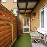 A Beautiful Stylish 2 Bedroom Apartment -City Of London