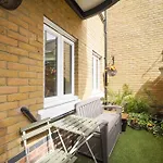 A Beautiful Stylish 2 Bedroom Apartment -City Of London