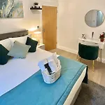 The Green Luxe En-Suite In Stratford