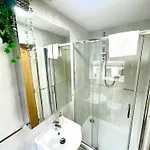 The Green Luxe En-Suite In Stratford