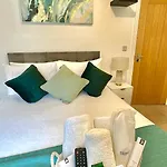 The Green Luxe En-Suite In Stratford