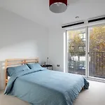 2 Mins Walk From Ucl Campus And London Stadium