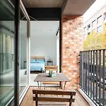 2 Mins Walk From Ucl Campus And London Stadium