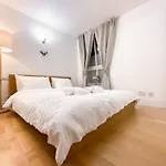 Lovely 1 Bedroom Apartment With Hottub, Sauna, Gym