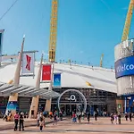 Lushpen - O2 Arena Apartment