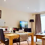 Stylish And Homely 4 Bedroom Home In East London