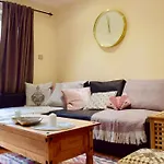 Stylish And Homely 4 Bedroom Home In East London