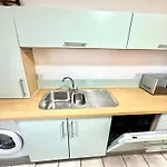 2 Bed, 2 Bath, Ground Floor Whole Apartment With Parking, Near Central London & Stratford, Close To Station, Zone 2
