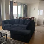 Cosy 2 Bedroom Royal Docks Apartment