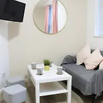 Modern Ground Floor Flat - 15 Min To Central London