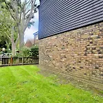 Full Apartment Close To Excel Centre, London City Airport , O2 Arena