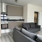 Modern Studio Apartment In The Heart Of Woolwich - 35 Minuets To Central London