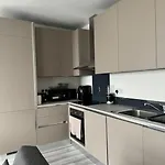 Modern Studio Apartment In The Heart Of Woolwich - 35 Minuets To Central London