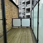 Modern Studio Apartment In The Heart Of Woolwich - 35 Minuets To Central London