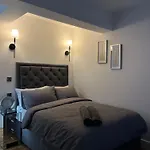 Beautiful Entire Flat In London