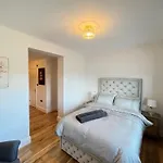 Beautiful Entire Flat In London