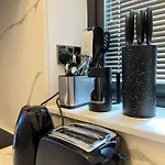 Beautiful Entire Flat In London