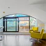 Modern Serviced Apartments 2 Minutes From Monument Tube Station