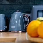 Immaculate 2-Bed London Escape- Sleeps 6- Garden & Parking - 15 Mins To Central- Save 20 Percent Weekly!