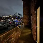 2 Bed Overlooking The Marina, Tower Bridge!