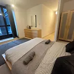O2 & Excel Zone 2 Sleeps 6
