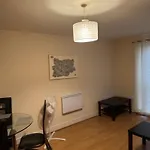 1- Bed Flat With Easy Access To Bow Station