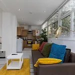 Deluxe Studio Apartments - City Airport & Excel Ideal For Long Stay