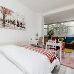 Deluxe Studio Apartments - City Airport & Excel Ideal For Long Stay