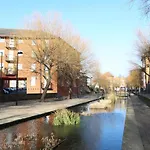 Apartment In Canada Water