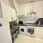 Flat In Aldgate East, London