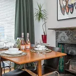Chic 1-Bed Garden Flat, London, Convenient For Tower Bridge, Great Public Transport