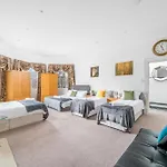 Canary Wharf - Spacious Apartments Near London Excel Exhibition Centre, O2 Arena, City Airport, Free Parking & Wifi