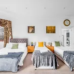 Canary Wharf - Spacious Apartments Near London Excel Exhibition Centre, O2 Arena, City Airport, Free Parking & Wifi