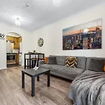 Elegant & Cozy Fbs Downtown Flat