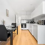 Modern Luxury Apartment Next To Aldgate East Station And Tower Of London