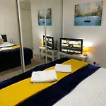2 Bedrooms Modern Central London Apartment, Full Kitchen, 5 minutes Tube Station