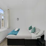 Startlet Stays Apartments - On Elizabeth Line With Free Parking