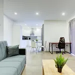 Canning Town 4-Person Flat